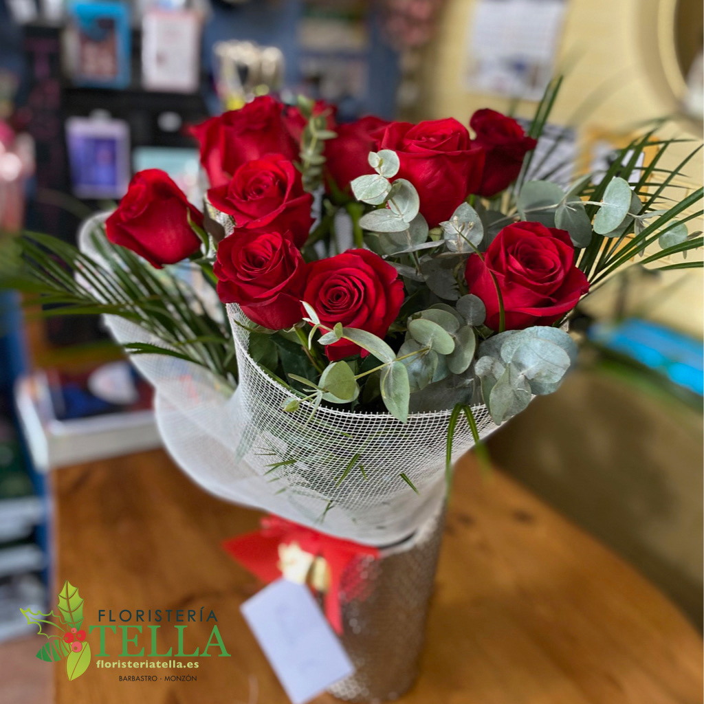 Bouquet of red roses (1)