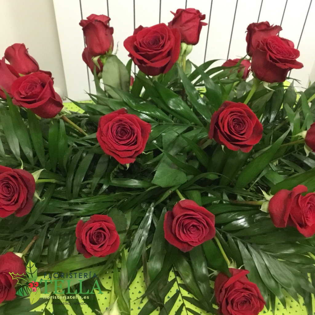 Centre Roses Vermelles Funeral (Normal)