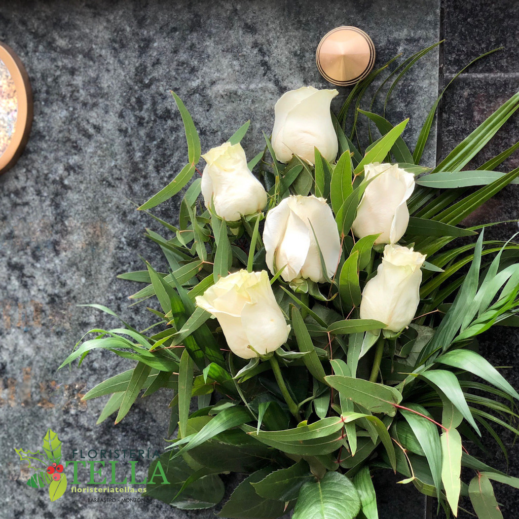 Ramo Rosas Cementerio